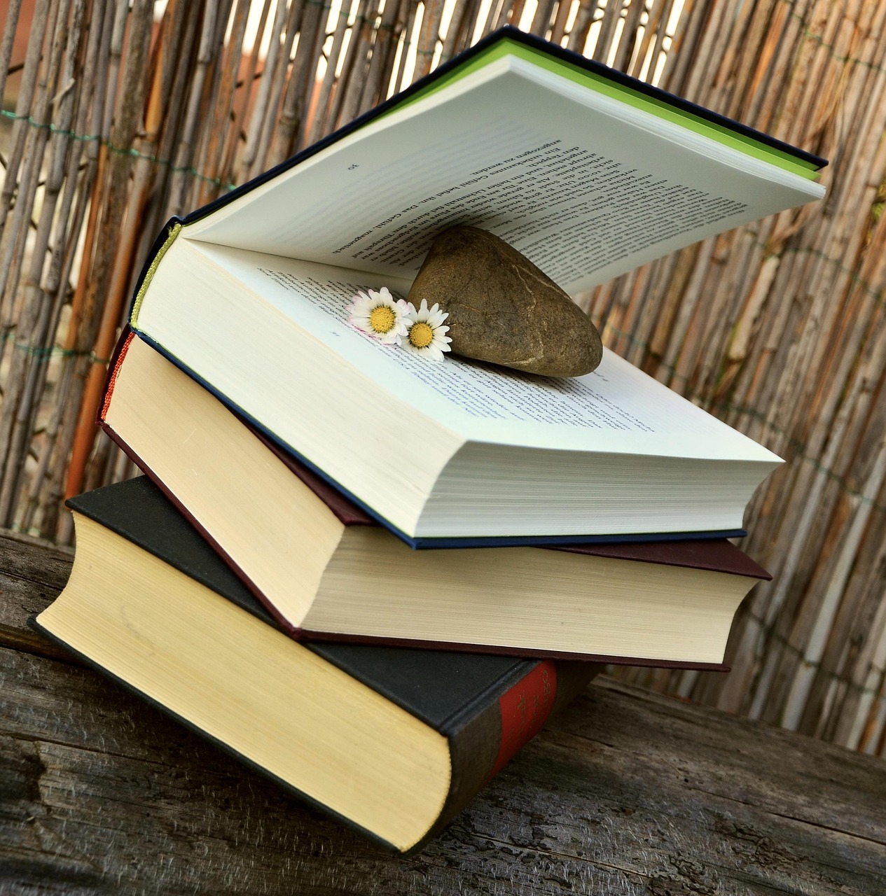 bücherstapel